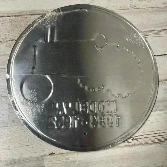 JOHN DEERE TRACTOR MODEL A 1934-1952 WHITE TIN ADVERTISING SIGN 12" ROUND - Picture 3 of 6